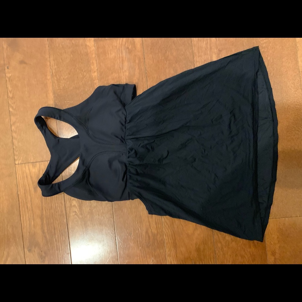 Black lululemon built in bra tank flowy size 6